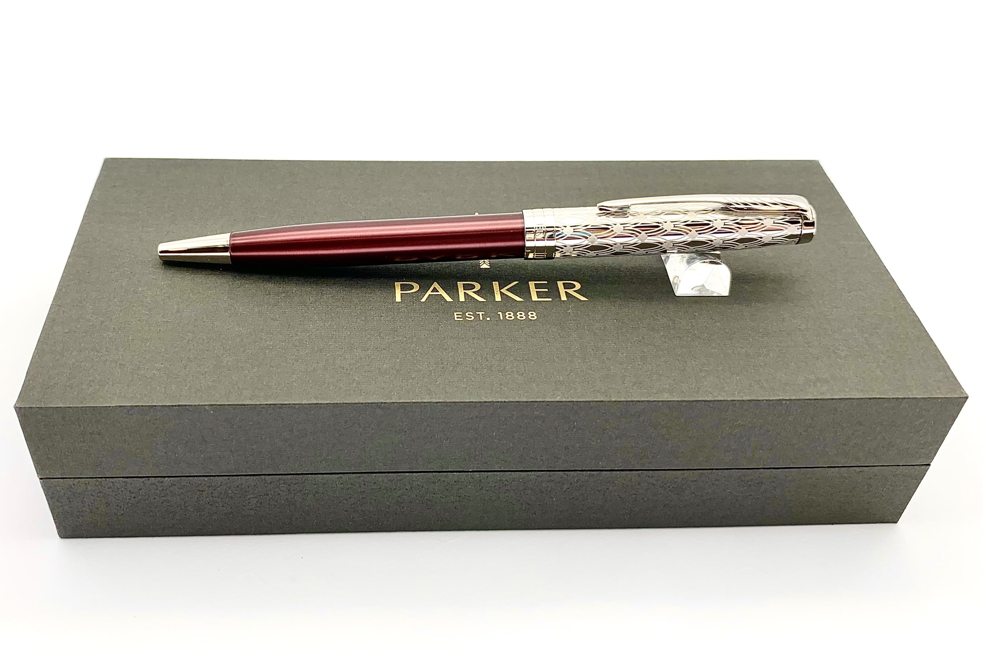 ParkerSonnetMetalAndRedLacquerBallPen_f